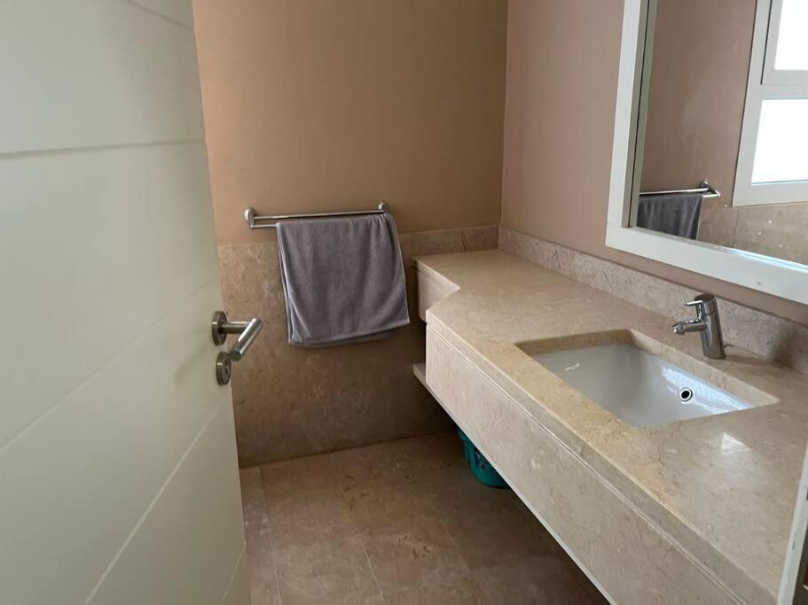 Appartement Ground Floor Two Bedrooms In Joubal Lagoon With Direct Pool Access And View
