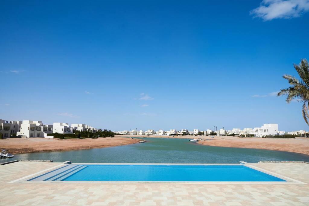 Appartement Ground Floor Two Bedrooms In Joubal Lagoon With Direct Pool Access And View